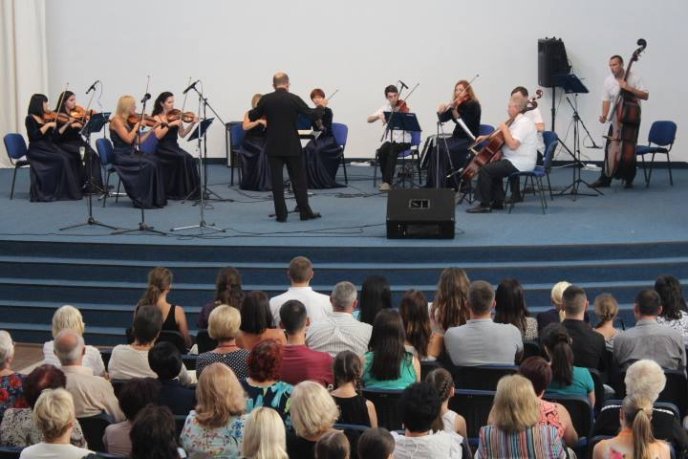 Маріупольський "Ренесанс" виступив перед мукачівською публікою – 01