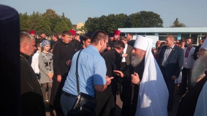 Як в аеропорту "Ужгород" предстоятеля УПЦ МП митрополита Онуфрія зустрічали  – 18