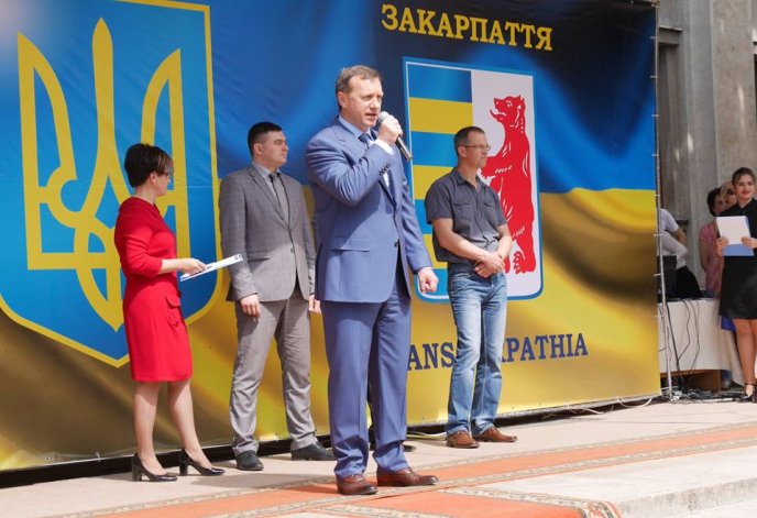 Загальноміський парад випускників відбувся і в Ужгороді – 17