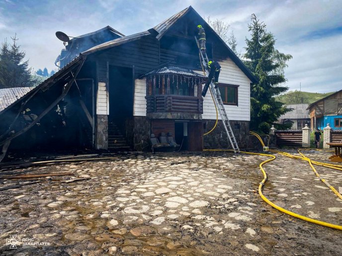 На Закарпатті сьогодні вирувала велика пожежа – 02