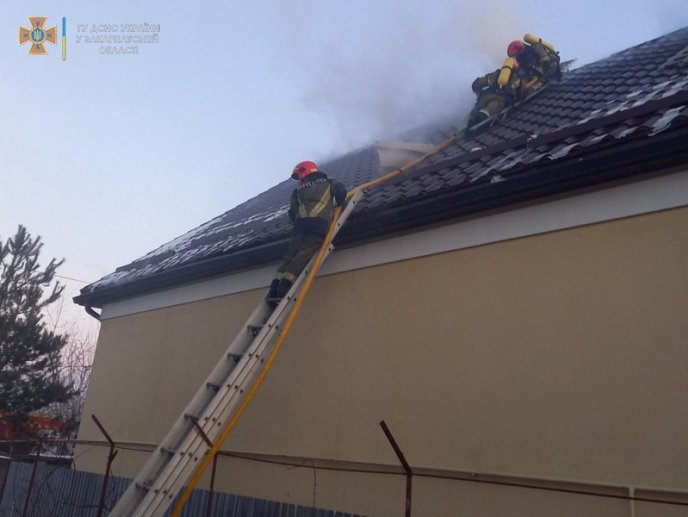 Зникло світло й почувся тріскіт: на Ужгородщині вирувала пожежа – 01 Зникло світло й почувся тріскіт: на Ужгородщині вирувала пожежа – 01