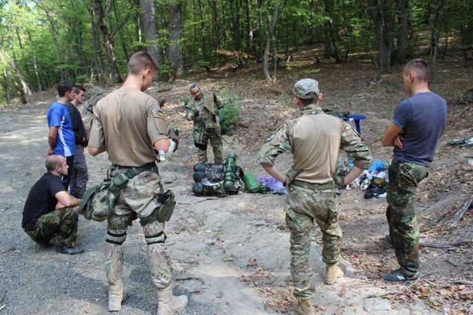 На Закарпатті добровольці провели бойовий вишкіл – 03