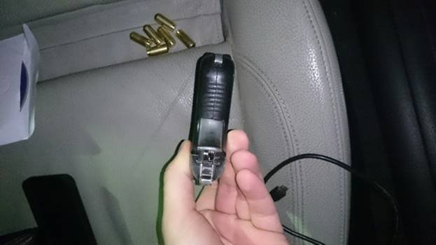 Тячівські поліцейські затримали іномарку "BMW" з наркотиками і зброєю – 02