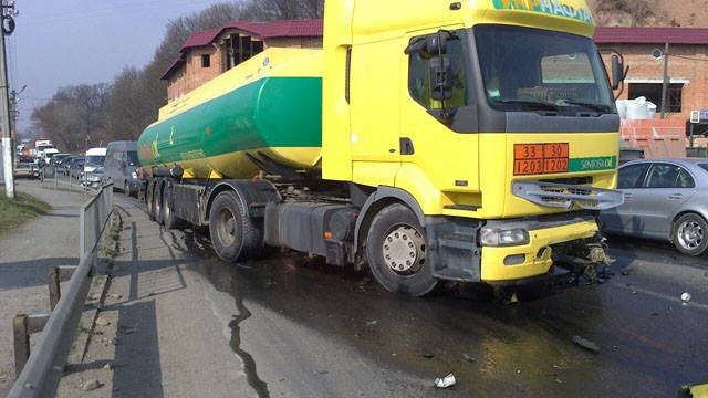 Рятувальники розповіли деталі зіткнення двох автівок – 03