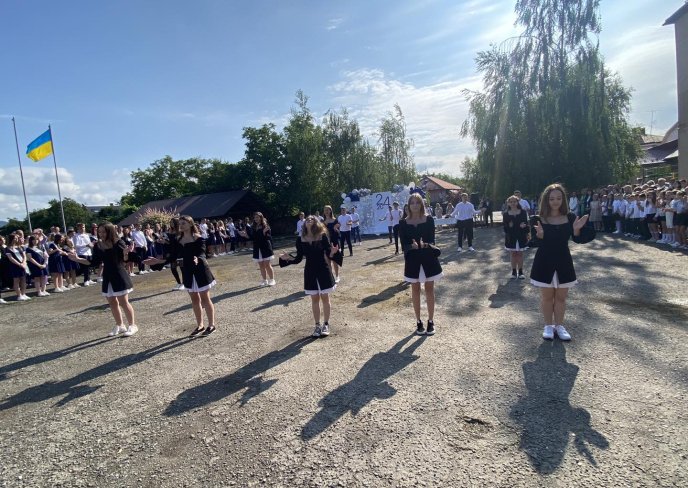 У школах Мукачівської громади пролунав останній дзвоник – 06