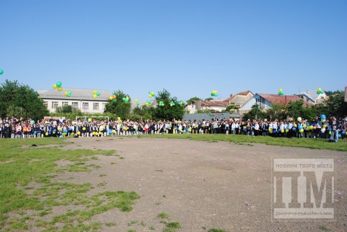 Останній дзвінок відлунав для випускників Мукачівської ЗОШ №6 (ФОТО) – 03