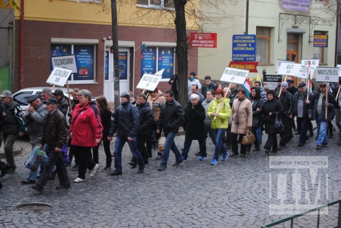 Закарпатські угорці вшанували жертв сталінських репресій поминальною ходою (ФОТО) – 11