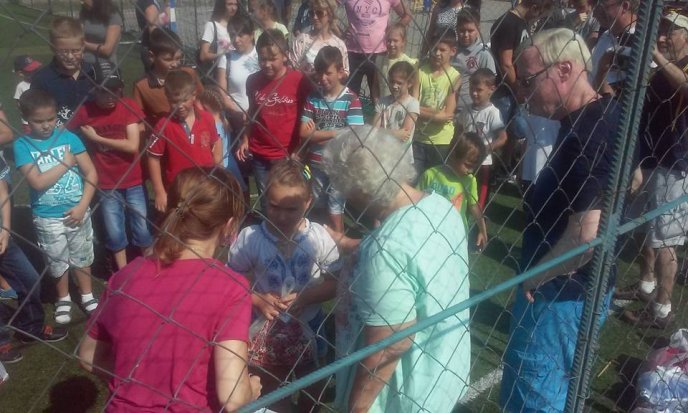 Діти учасників АТО із Закарпаття отримали спортивну форму зі США – 02