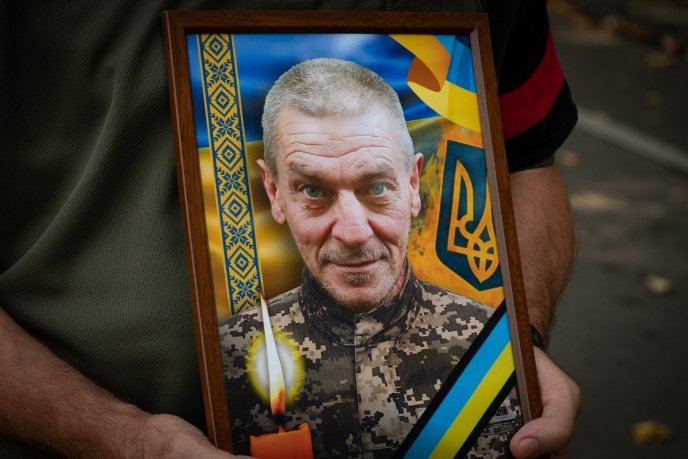 Ужгород попрощався з Героєм, який загинув, захищаючи рідну країну – 02