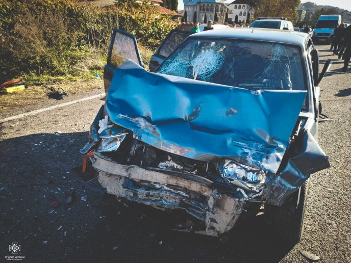 Жахлива автотроща на Закарпатті: є загиблий та багато травмованих – 02