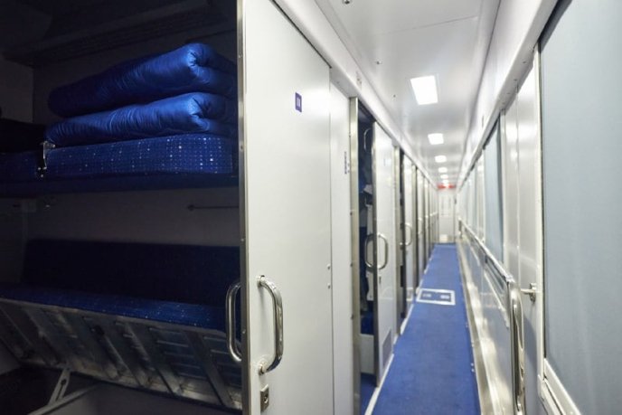 "Укрзалізниця" показала пасажирські вагони, які планує закуповувати у 2021 році: що нового – 06