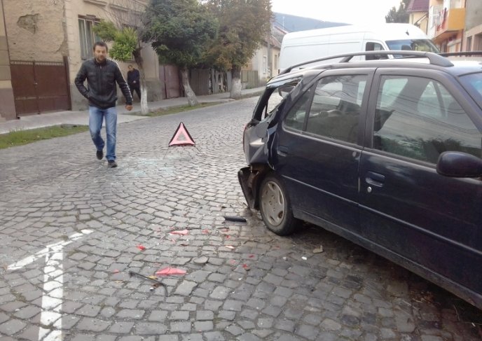 Цієї ночі у Виноградові сталась ДТП: водій, який скоїв аварію, втік з місця події – 03