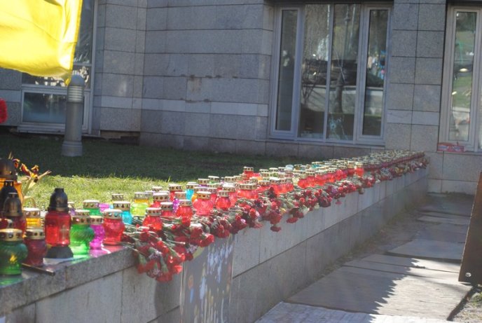 Один день з життя Майдану: на що перетворилась центральна площа України за місяць після революції (ФОТОРЕПОРТАЖ) – 44