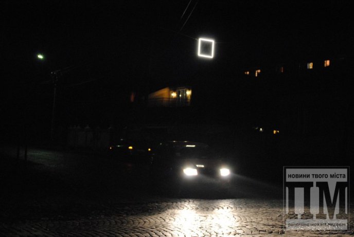 Ноу-хау від дорожників: у Мукачеві знаки вночі вже навіть світяться (ФОТОФАКТ) – 08