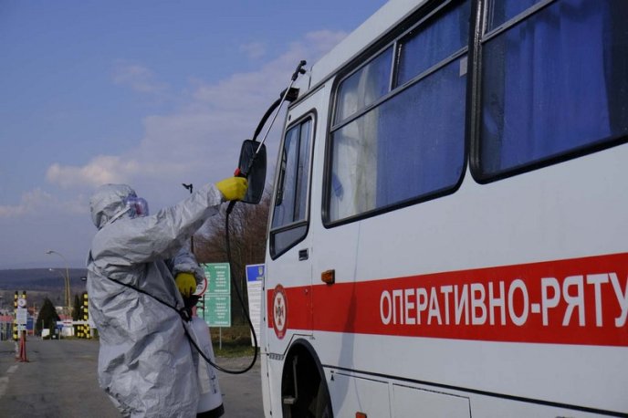 Закарпатські рятувальники надають допомогу українцям на кордоні – 03