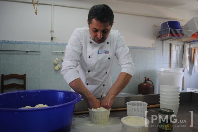 У Ракошині виготовляють сир за справжніми європейськими рецептами – 09 У Ракошині виготовляють сир за справжніми європейськими рецептами – 09