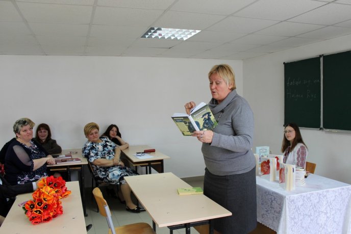 Львівська письменниця Галина Рис презентувала книги ужгородським студентам – 06
