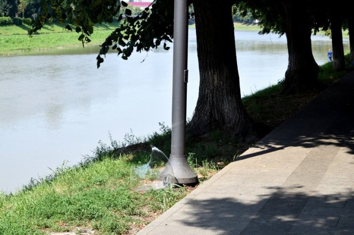 В Ужгороді продовжуються випадки вандалізму – 02