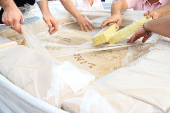 На Закарпатті під паливними брекетами виявили партію контрабандних цигарок – 14