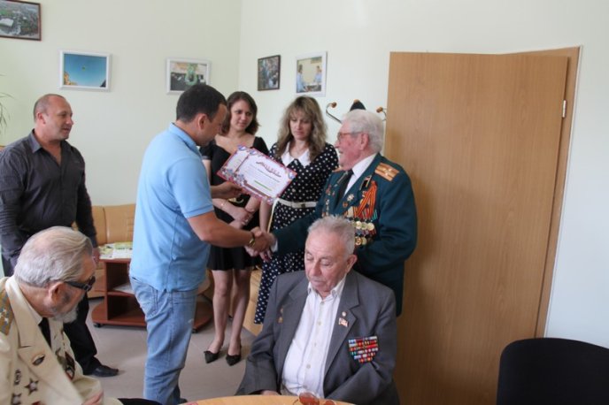 Ветеранів Великої вітчизняної війни зібрали, щоб послухати про війну та привітати зі святом (ФОТО) – 21