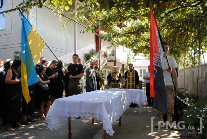 На Мукачівщині попрощались з бійцем "Правого сектору", який загинув у зоні АТО – 17