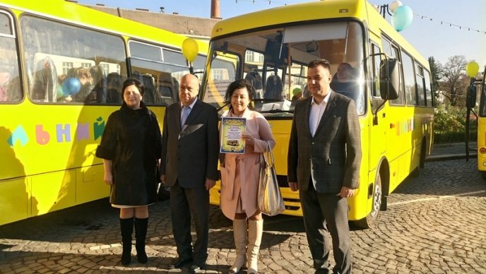 Тринадцять закарпатських шкіл отримали нові автобуси – 01
