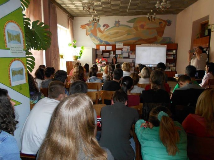 Тернопільська письменниця Ірина Мацко частувала мукачівців "Шпинатом для мізків" – 02