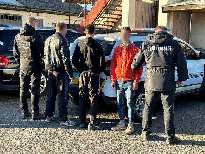 На Закарпатті ліквідували ще один канал нелегальної переправи за кордон чоловіків – 01