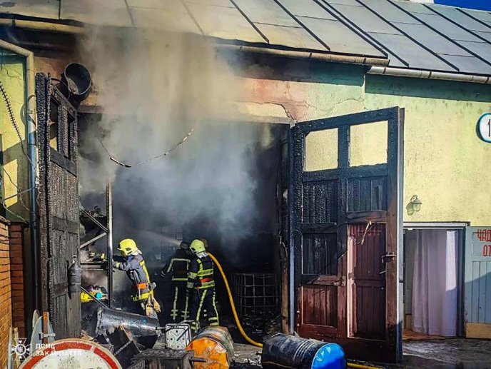 Рятувальники розповіли, що сьогодні горіло у Мукачеві на вулиці Духновича – 03