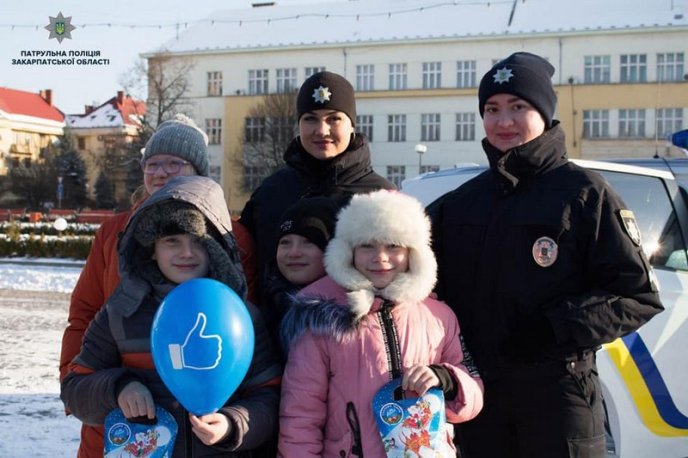 Як діти закарпатським патрульним колядували – 04