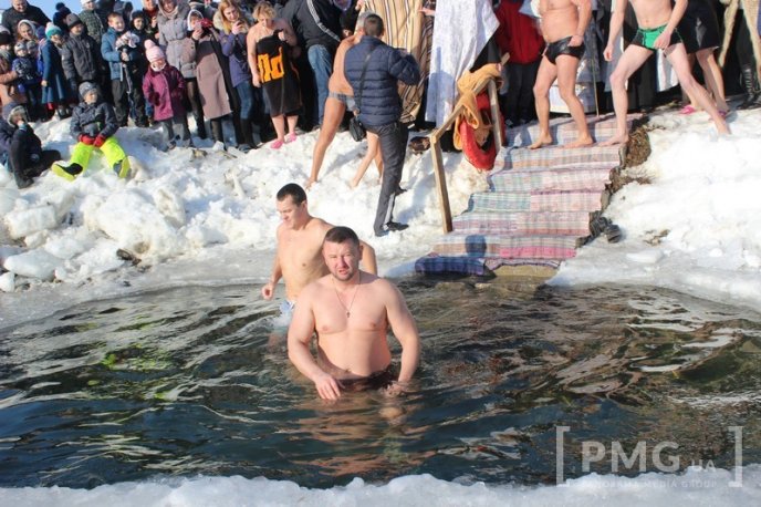 Владика Феодор освятив у Мукачеві воду в річці Латориця – 19
