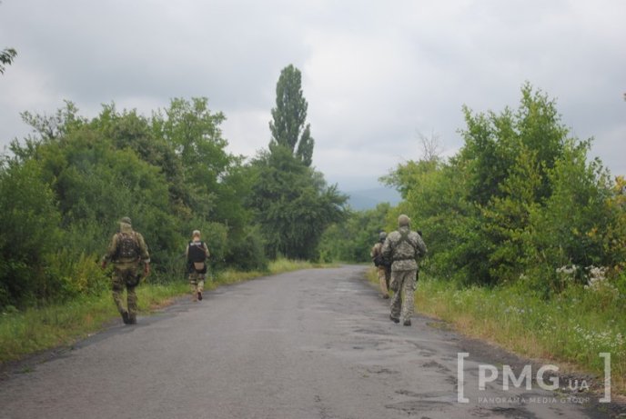 З’явилось фото із села Бобовище, де спецпризначенці оточили бійців "Правого сектору" – 05 З’явилось фото із села Бобовище, де спецпризначенці оточили бійців "Правого сектору" – 05