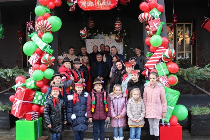 «Щедрий, святий Миколай»: У Іршаві відкрили резеденцію Миколая – 01