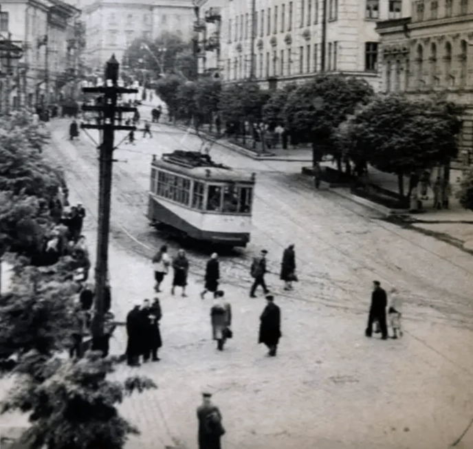 Трамвай у Чернівцях у 1950-ті роки. Фото: з відкритих джерел