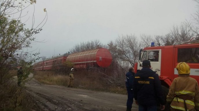 Рятувальники опублікували фото з місця масштабної пожежі у Виноградові – 03