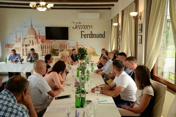 Роль громадських організацій в консолідації українського суспільства обговорювали в Мукачеві – 57