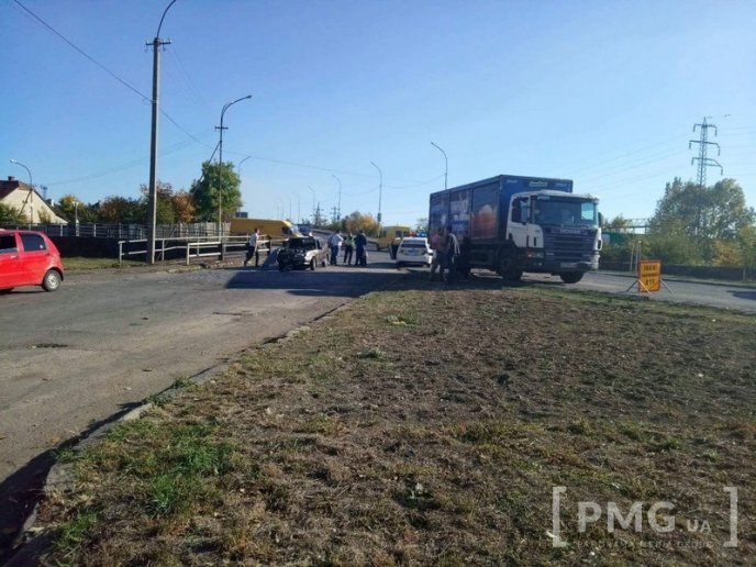Аварія у Мукачеві: зіткнулися таксі та вантажівка – 04