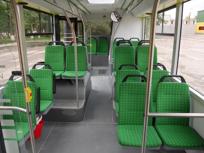 В Ужгороді новий автобус не зміг проїхати під залізничним мостом – 05