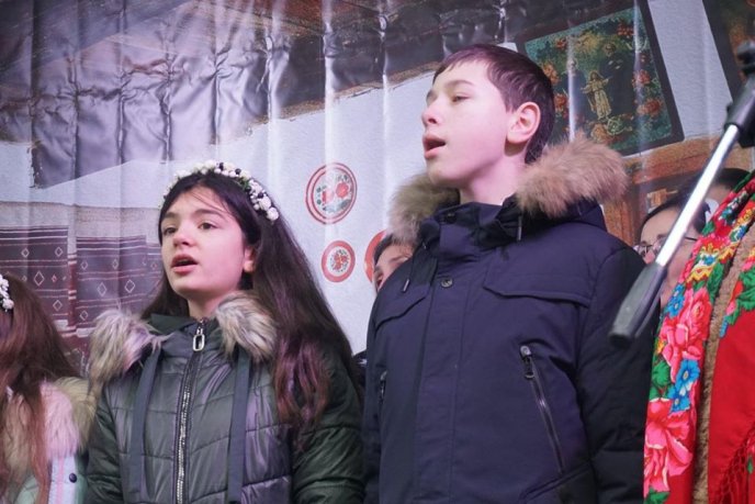 Мукачево приєдналося до Всеукраїнського різдвяного флешмобу – 04