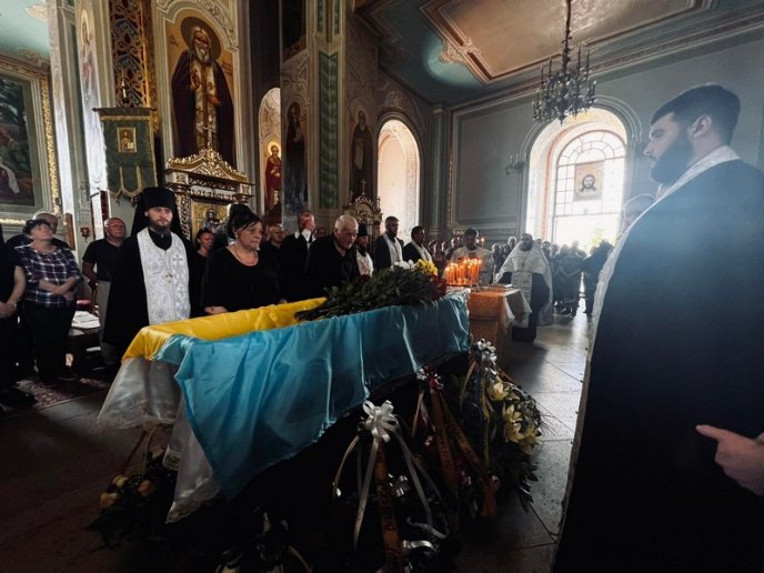 Мукачево попрощалося із загиблим на війні Героєм – 07 Мукачево попрощалося із загиблим на війні Героєм – 07