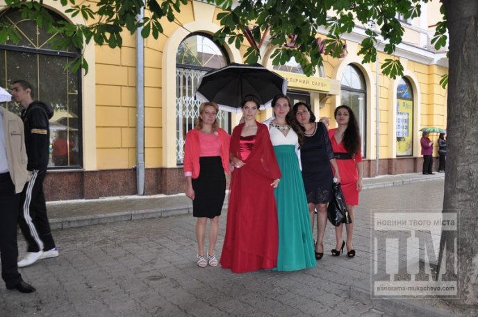 Парад випускників в центрі Мукачева: як це було (ФОТО) – 02