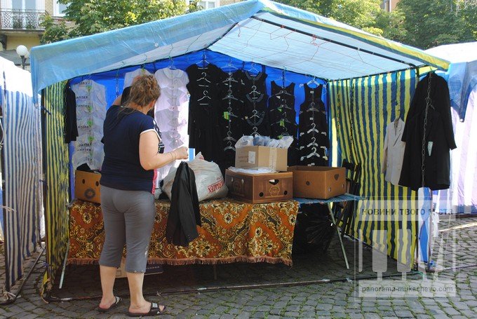 У Мукачеві розпочався традиційний шкільний ярмарок (ФОТОРЕПОРТАЖ) – 06