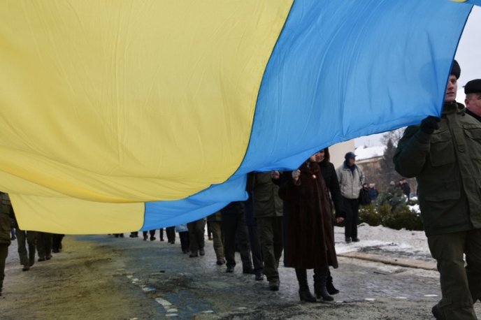 Ужгородом пройшла колона патріотів із 100-метровим жовто-блакитним прапором – 05
