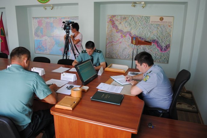 Мукачівські прикордонники разом зі своїми колегами та туроператорами обговорили нові правила перетину кордону для туристів – 04