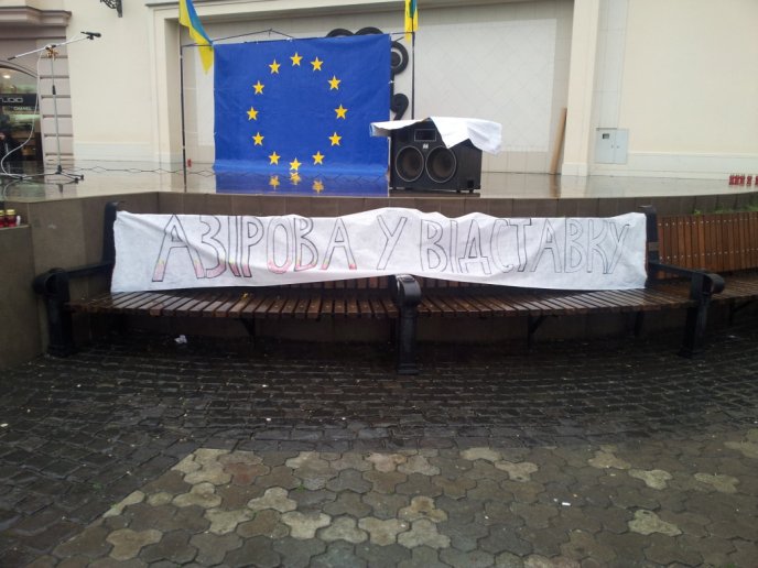 В Ужгороді люди також зібрались на Євромайдан (ФОТО) – 05