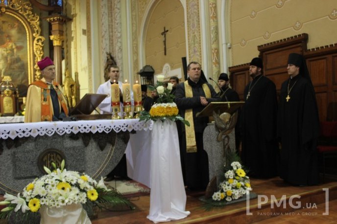 Яскраве святкування Дня святого Мартина у Мукачеві: парад ліхтариків, лицарські бої та вогняне шоу – 04 Яскраве святкування Дня святого Мартина у Мукачеві: парад ліхтариків, лицарські бої та вогняне шоу – 04