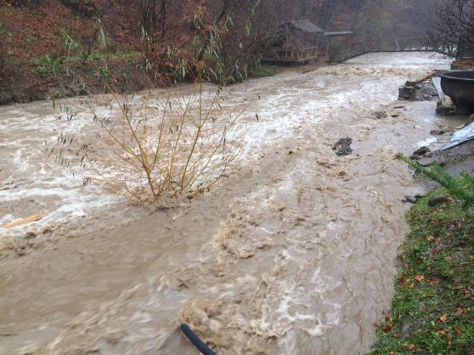 Через сильні зливи вода підтопила відомий закарпатський курорт "Лумшори" – 07 Через сильні зливи вода підтопила відомий закарпатський курорт "Лумшори" – 07
