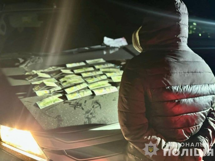 У селі на Закарпатті організували канал для незаконної переправи чоловіків через кордон – 03