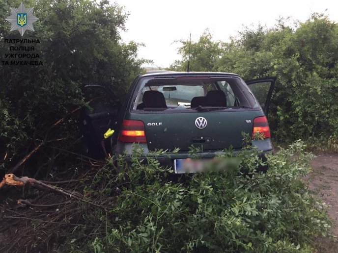 Погоня з пострілами на Ужгородщині: поліція затримала викрадача авто – 05