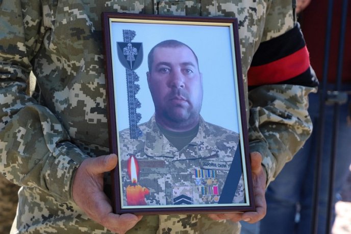 Отримав множинні осколкові поранення від вибуху: в Ужгороді поховали військового – 02